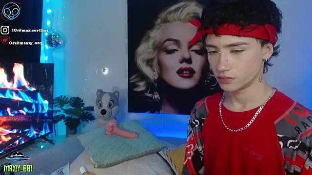 Онлайн чат XXX maxiy_001