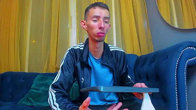 Онлайн чат XXX ZyroNight