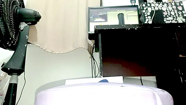 Chat XXX ao vivo de PetiteIvoryQueen19