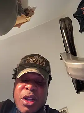 KeYBuMp323: διαδικτυακό σόου στην κάμερα