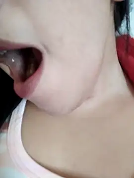 Anki-doll Adlı Modelin Canlı XXX Sohbeti