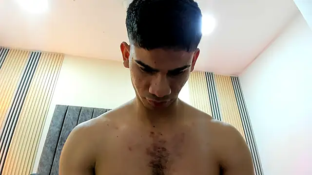 ANDRES_STUD Adlı Modelin Canlı XXX Sohbeti