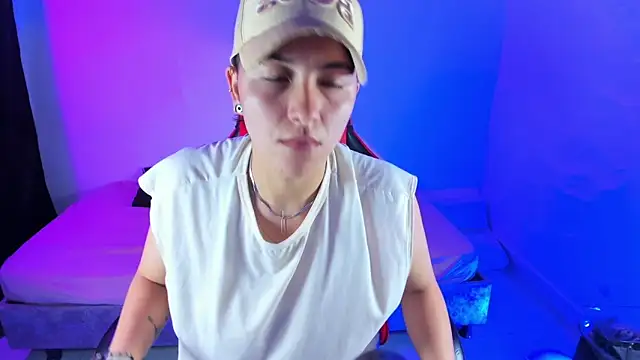 Show modela nicocoox na web-kameri