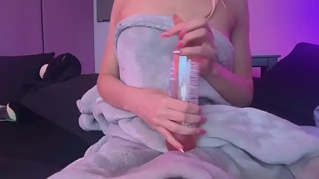 blondebabycara Adlı Modelin Canlı XXX Sohbeti