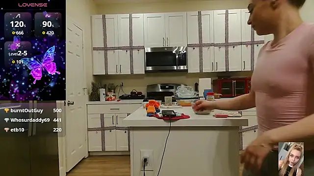 BlondiewithanassのライブXXXチャット