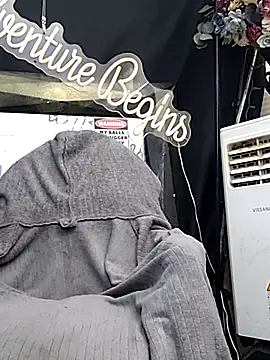 B4KINC: διαδικτυακό σόου στην κάμερα