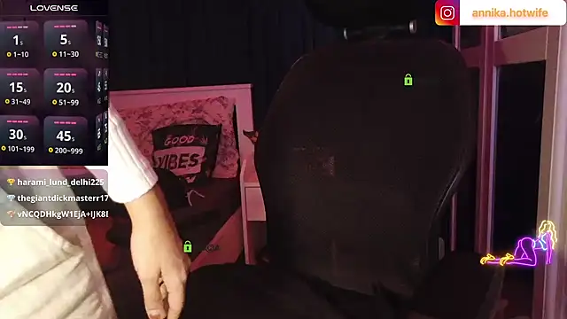 CharmingTania Pertunjukan Webcam