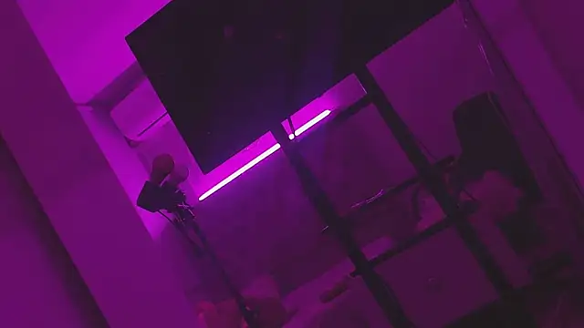 Salo-Latin-Ts Show in webcam