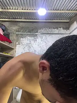 ikaro21 Show in webcam