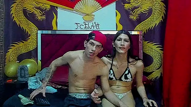 Pertunjukan Kamera Web Pride_couple