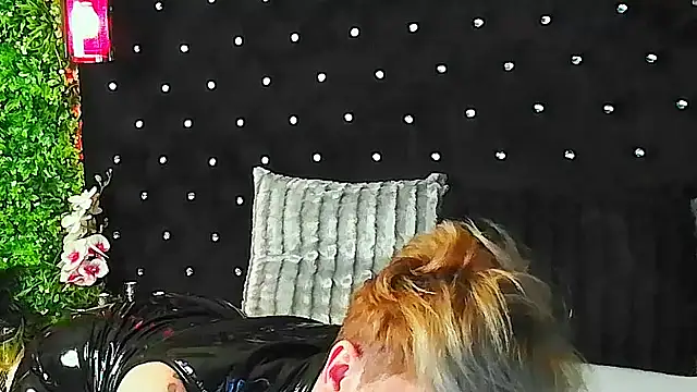 InannaStar: απευθείας συνομιλία ΧΧΧ