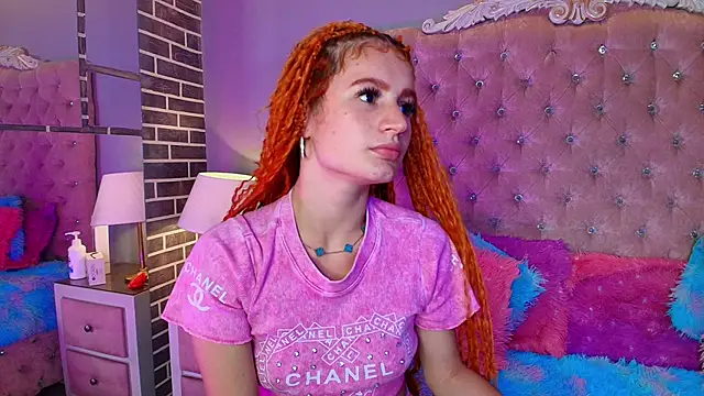 AdelaineBest élő XXX-chatje