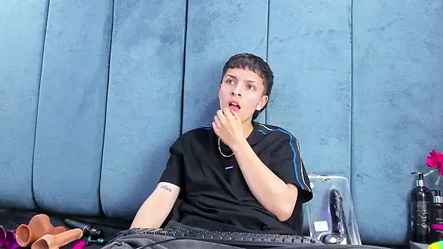 Megan_Thompson_ Adlı Modelin Canlı XXX Sohbeti