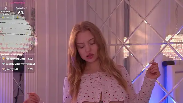 MollyHilton élő XXX-chatje