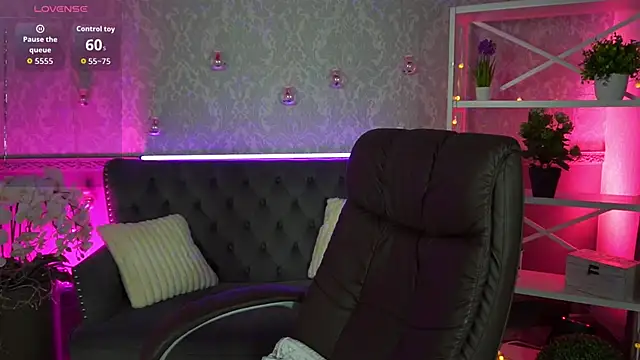 VelvetLuck Adlı Modelin Canlı XXX Sohbeti