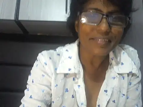 MsAttitude: διαδικτυακό σόου στην κάμερα