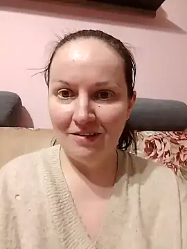 BustyLadyAlma élő XXX-chatje