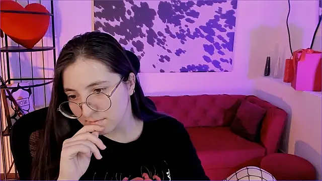 VirtuallVoyant live XXX chat