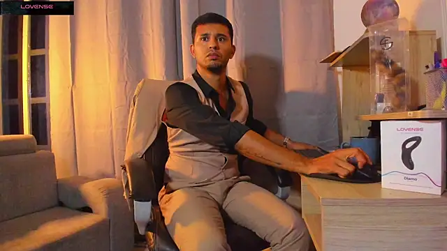 Hideintheoffice's Live XXX Chat