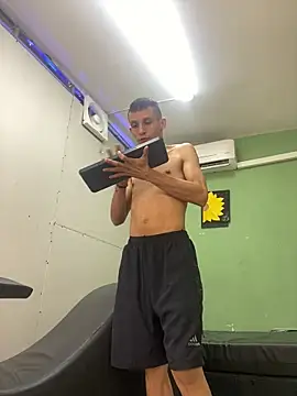 No_mercy_group_: διαδικτυακό σόου στην κάμερα