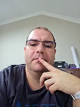 Andrew1900529 Adlı Modelin Canlı XXX Sohbeti