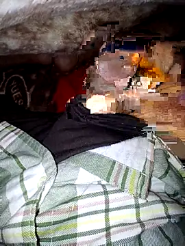 aman4404: διαδικτυακό σόου στην κάμερα