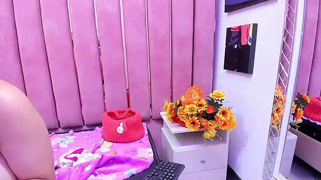 عرض كام EmilyMIlkAnal