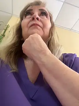 Irina2909@xh Chat XXX in diretta