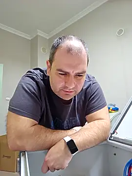 Andrew1900529 Live XXX Chat