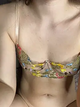 LaraVoosh Chat XXX live