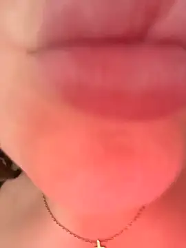 KiraSunshine Adlı Modelin Canlı XXX Sohbeti