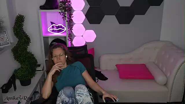 AnnikaRoseのライブXXXチャット