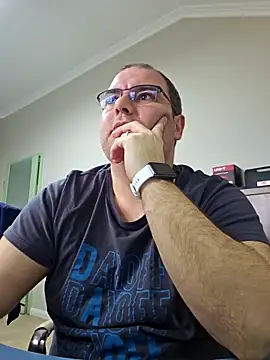 Andrew1900529 – Naživo XXX chat