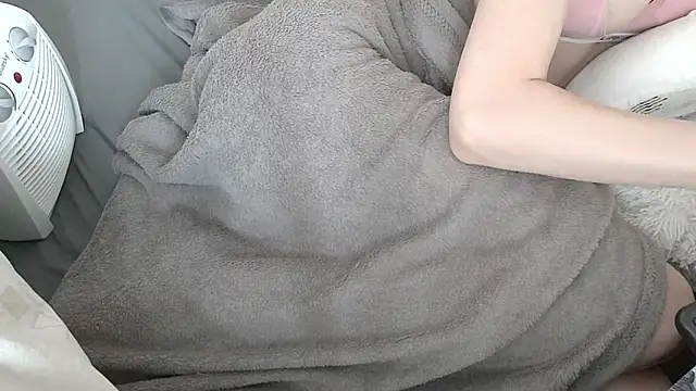 CeriseLapine Chat XXX in diretta