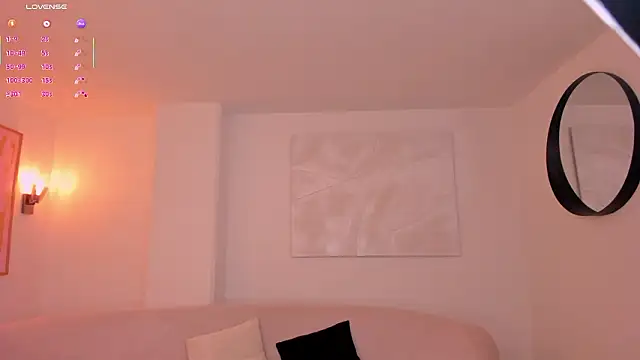 TaraLawrence's Live XXX Chat