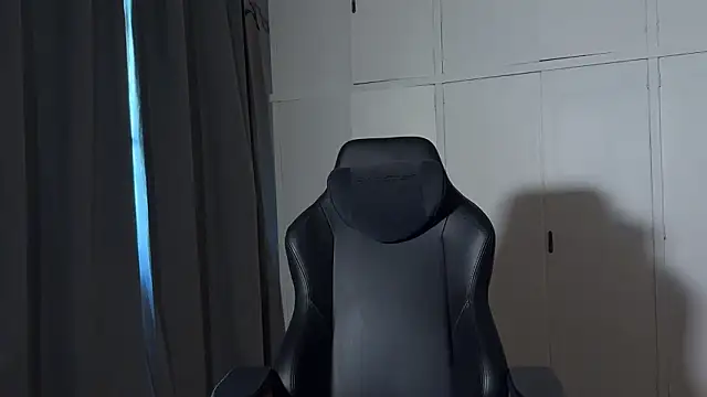 SasukeUhchiaa Show in webcam