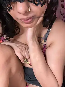 Pokazy przed kamerką – Squirt_Queen_X