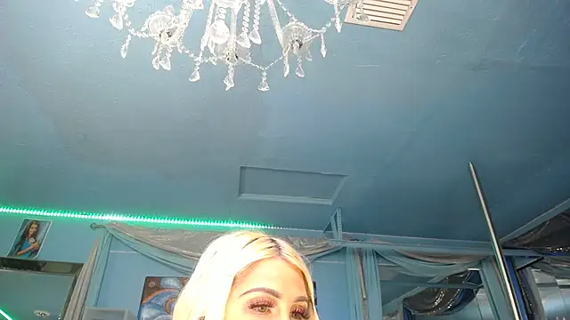 ADRIANNA_FOX Chat XXX in diretta