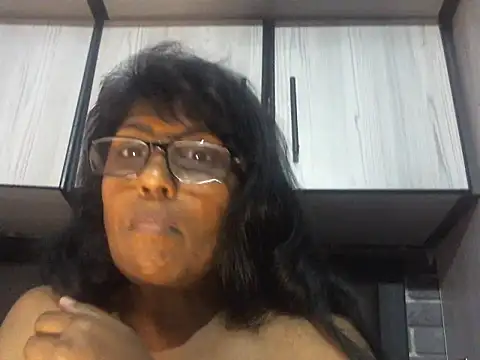 Pokazy przed kamerką – MsAttitude