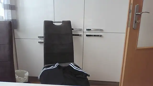 johnnym1 Adlı Modelin Canlı XXX Sohbeti