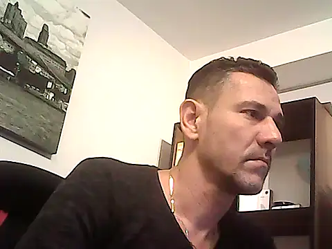 mastercharisma35 Adlı Modelin Canlı XXX Sohbeti