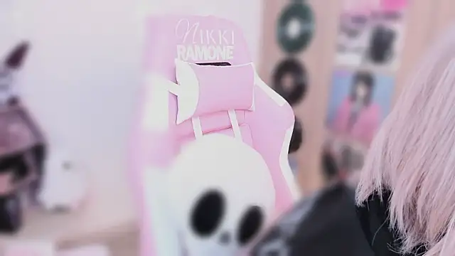 NikkiRamoneのライブXXXチャット
