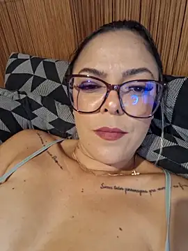 LiviaTavares_123 élő XXX-chatje