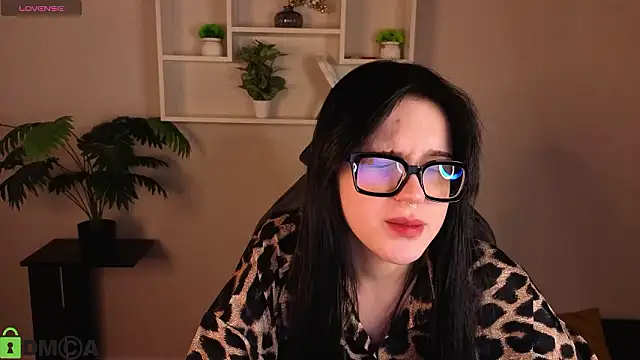 Lilith_Wholsh Adlı Modelin Canlı XXX Sohbeti