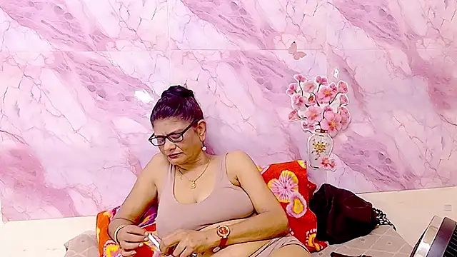 IndianAllure élő XXX-chatje