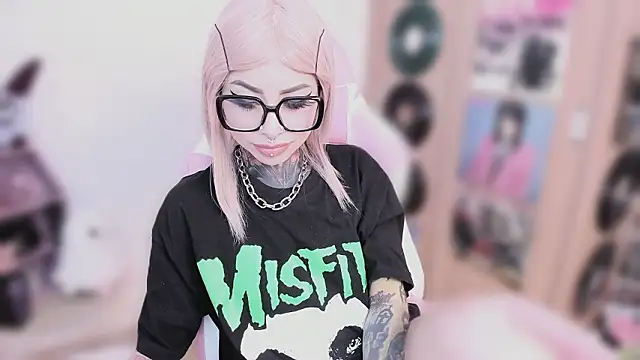 NikkiRamone: онлайн-секс-чат