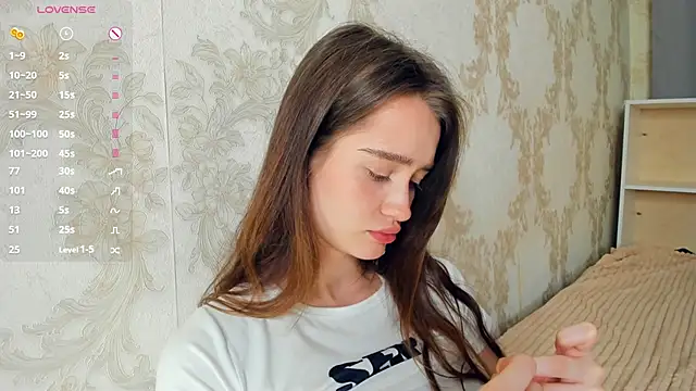 lovelyalivia élő XXX-chatje