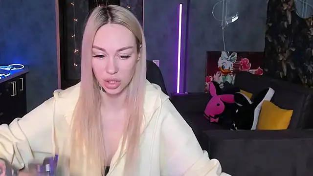 Blckmirrorr Adlı Modelin Canlı XXX Sohbeti