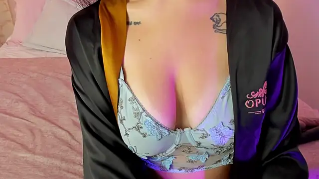 XXX chat uživo modela anntonella_watson