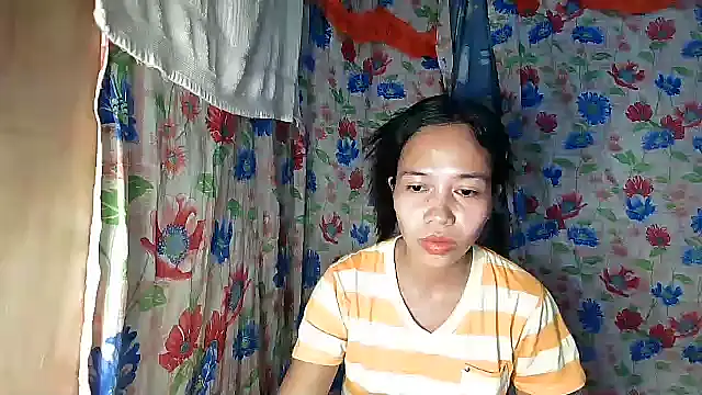 PinaySkinnyGirl's Live XXX Chat